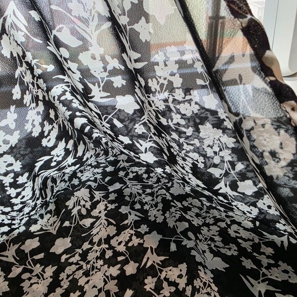 Lane Bryant Chiffon Flowy Tiered Sleeveless Blouse Womens Sz 20 Dark Floral - Picture 3 of 9